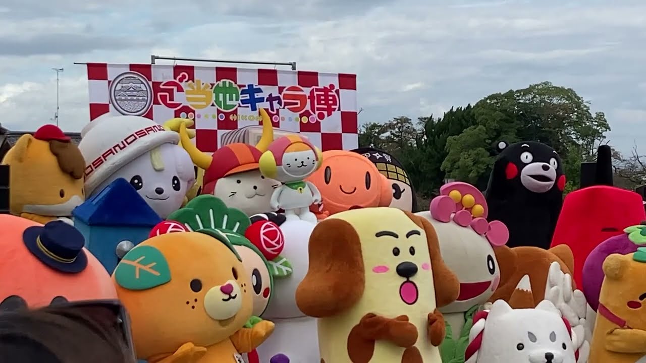 ご当地キャラ博2025の開幕式（ひこにゃんをセンターに）