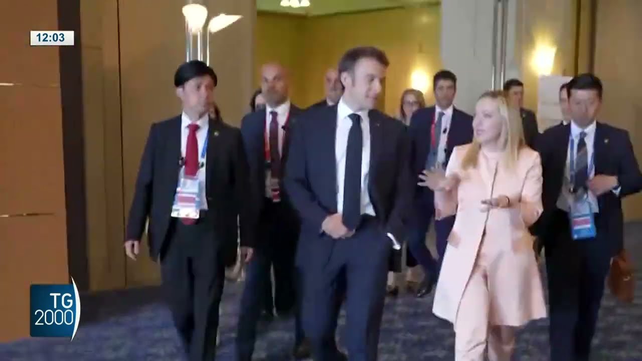 Meloni a Parigi, faccia a faccia con Macron