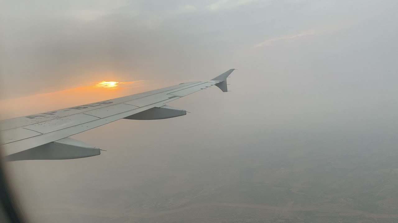 Golden Hour Flight PIA AIRBUS A320  🇵🇰 | PK-305 | Landing In Karachi From Lahore.