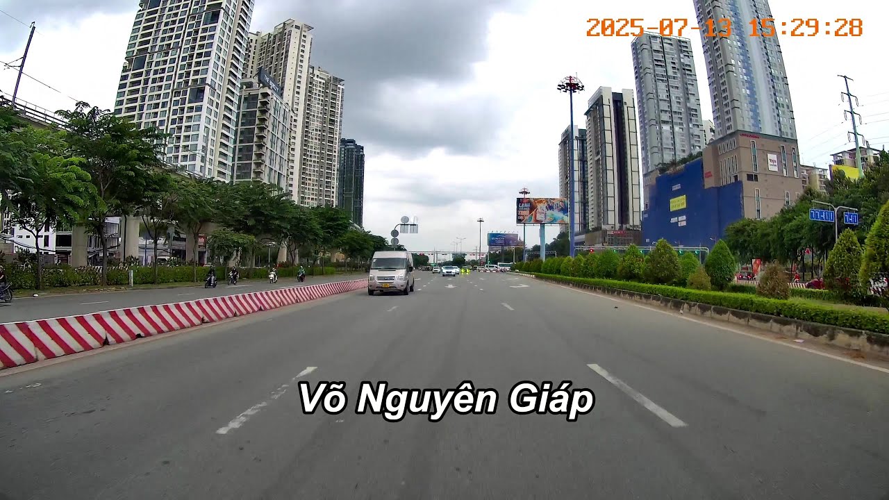 Cầu Đồng Nai - Cầu vượt Thủ Đức - Cầu Sài Gòn - Cầu vượt Hàng Xanh về Ngã 6 Công trường Dân Chủ