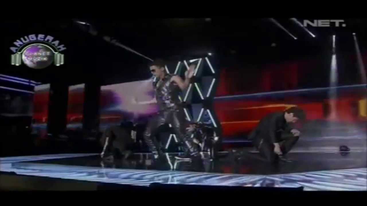 S4 - She Is My Girl at Anugerah Planet Muzik Singapore 2013 with Lyrics