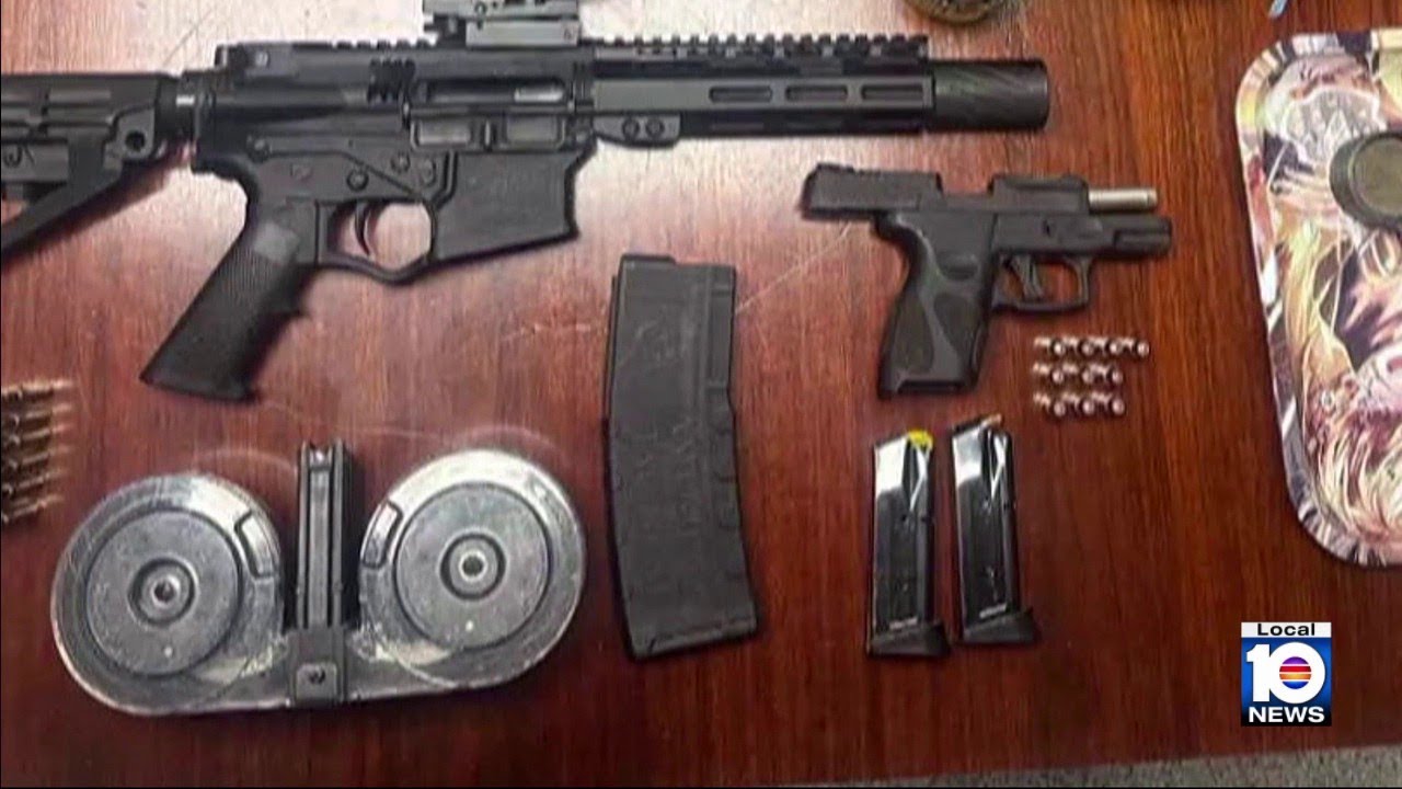 Полиция Майами-Бич сообщает о более чем 200 расследованиях, связанных с применением огнестрельног...