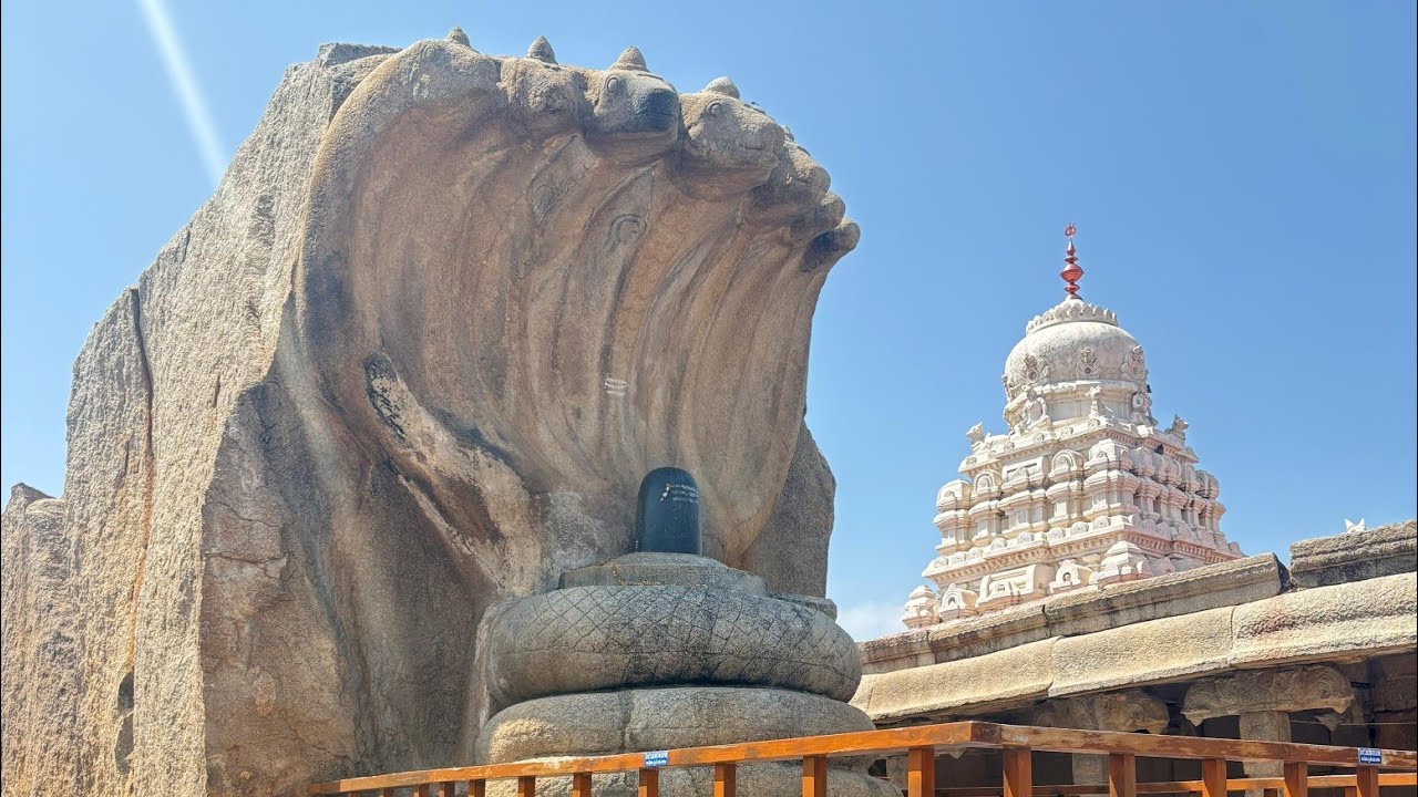 Lepakshi Temple Andhra Pradesh, Hanging Piller, Vijayanagar Empire Architecture, NagaShivalinga 
