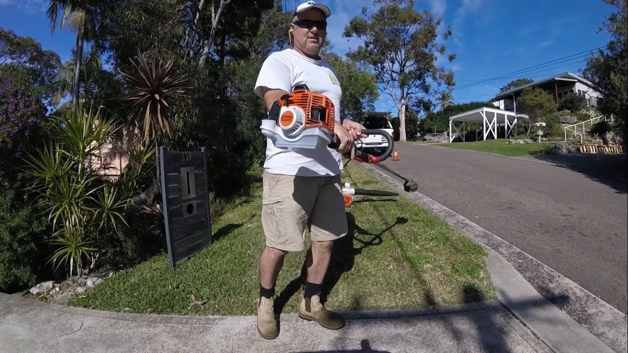 How to edge mow and blow a lawn using a Honda mulching mower