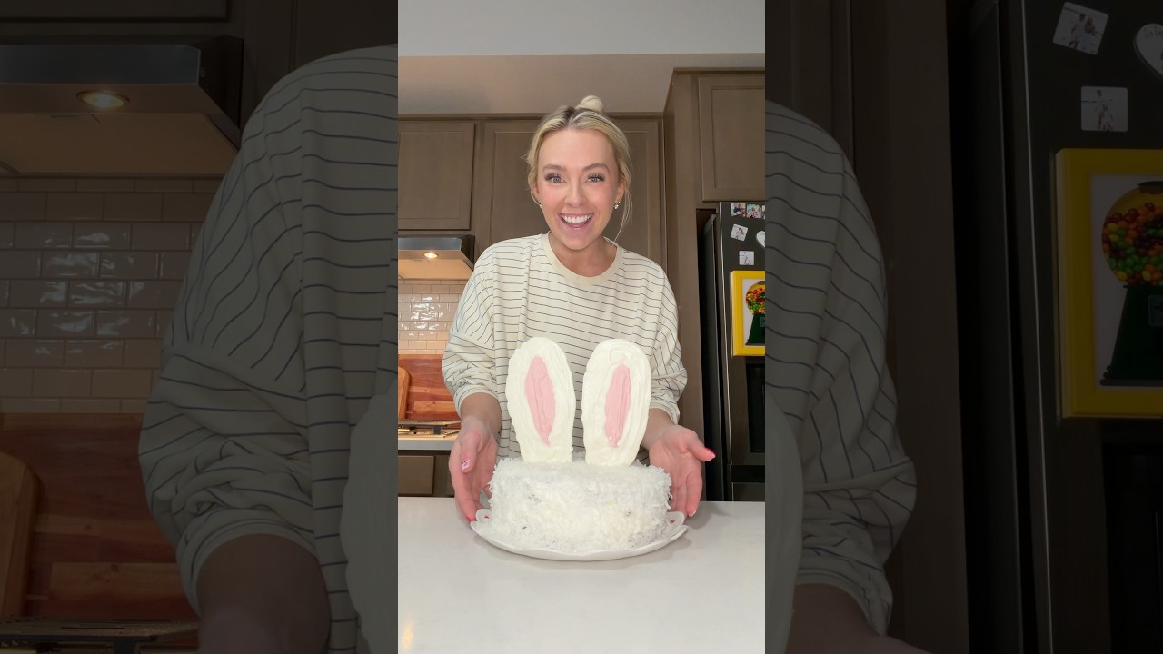 Счастливой Пасхи 🥰🐰🎂🌷 #СделайСам #выпечка делаю мраморный торт в виде зайчика с кокосовой стружко...