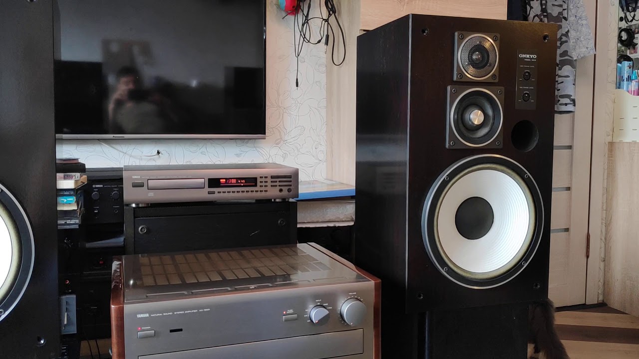 Onkyo MX-5. Yamaha AX-1200. CDX640