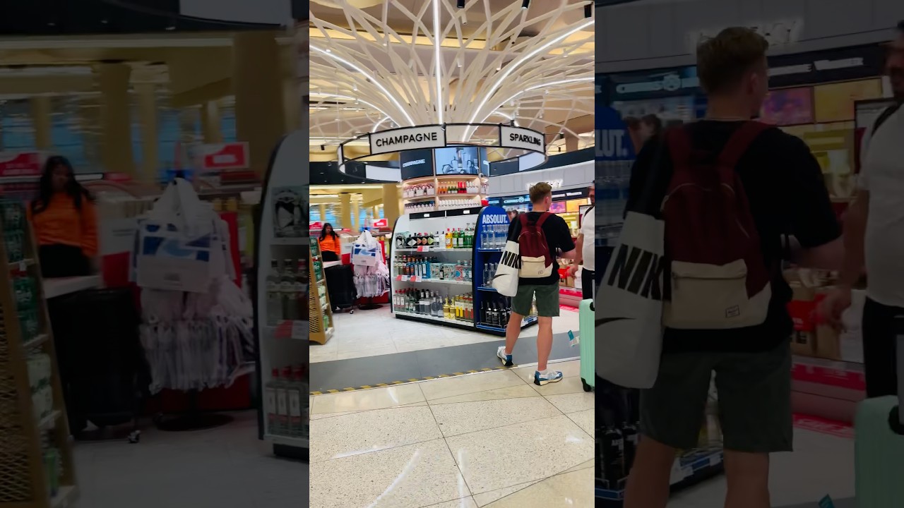 Dubai 🇦🇪✌️#uae #burjkhalifa #travel #dubailfe #nightlife #views #shorts #love