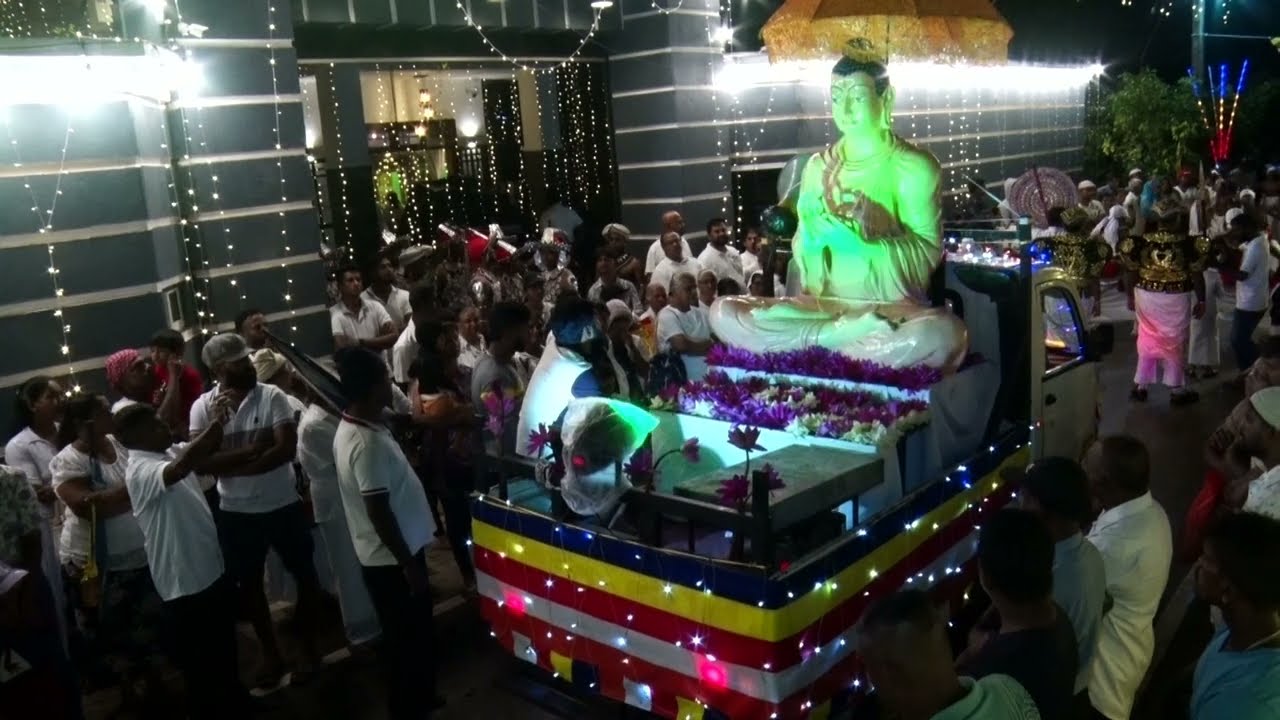 බුදු පිළිම වහන්සේ රැගත් රථය - උදම්මිට ගිහාන් මදුසංක දරුවාගේ මුලීකත්වයෙන් යුත් පිරිස.