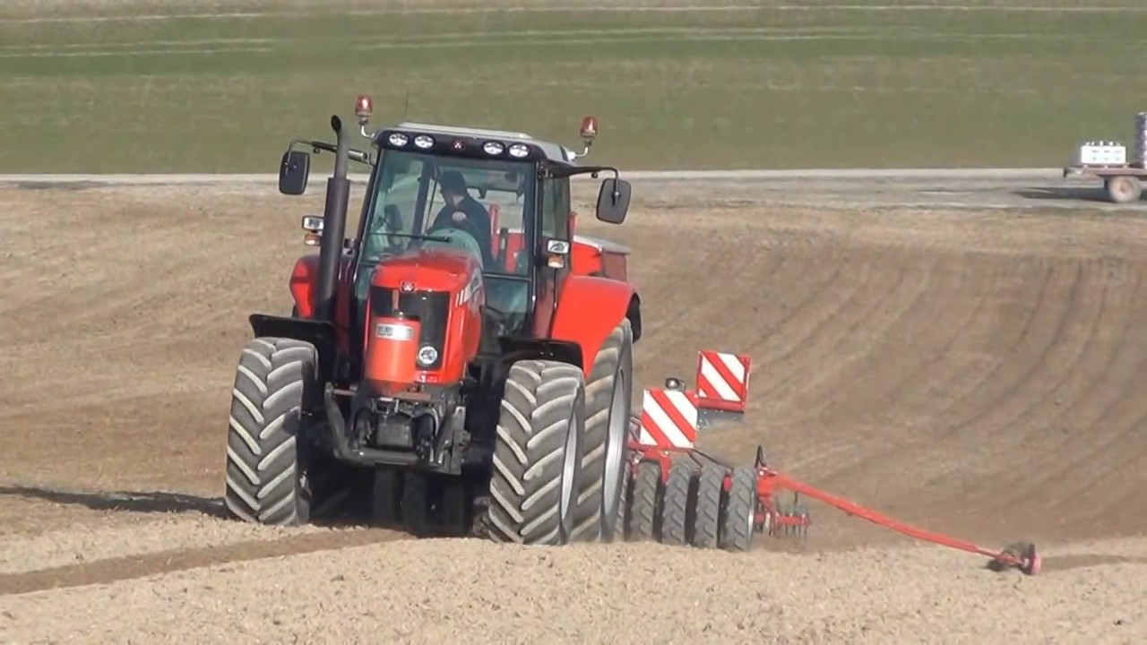 new holland g 210 et mf 6497 au semis de l' orge (Sowing of the barley in the Marne)
