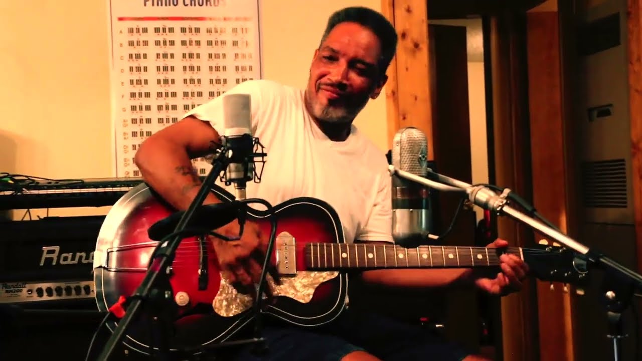 She Threw My Clothes Out - Duwayne Burnside | Hill Country Blues [Field Recording]