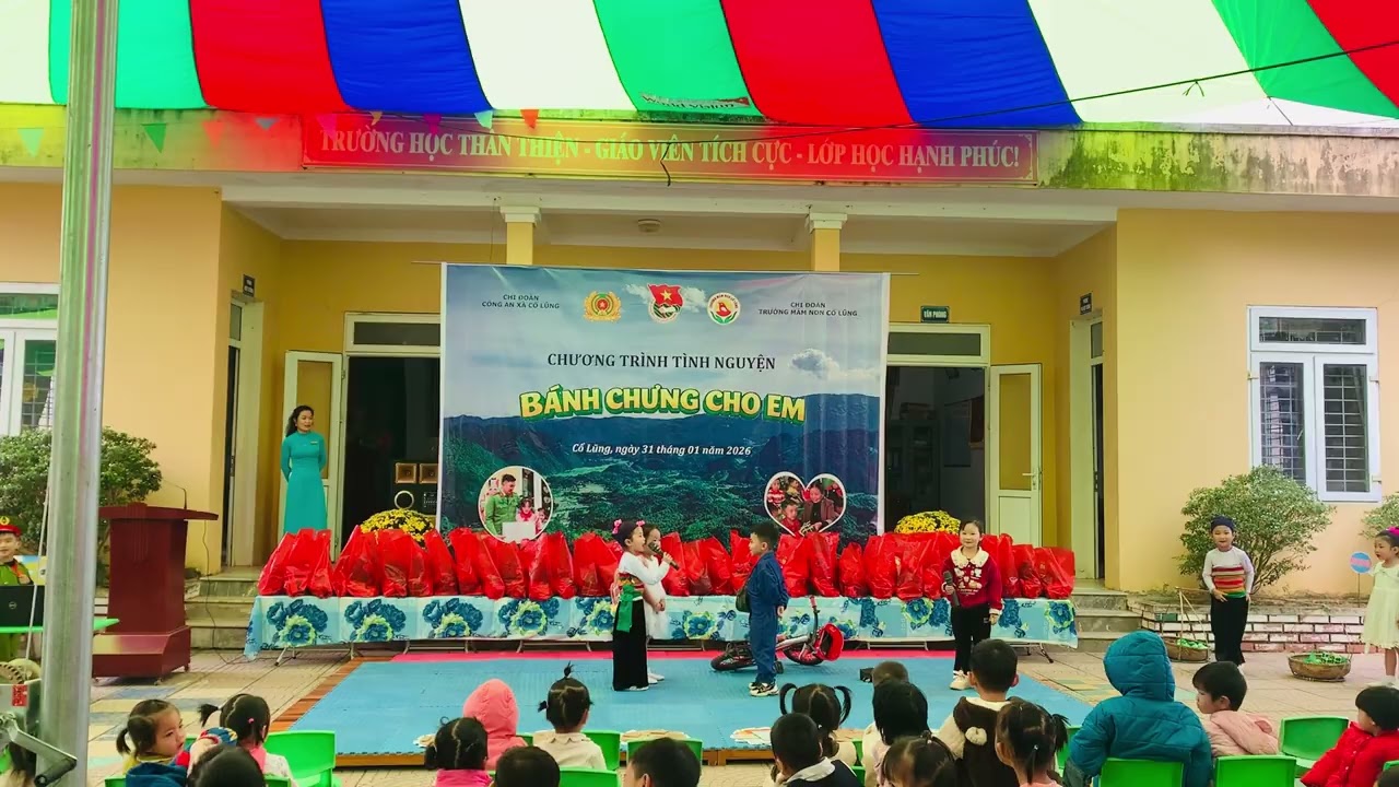 Kịch “ Tiểu phẩm Bé với an toàn giao thông” các bé trường MN Cổ Lũng