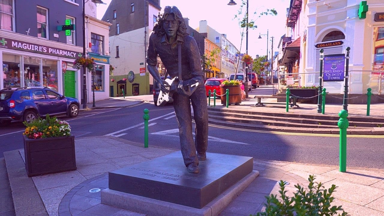 4k | Rory Gallagher Statue | Rock on! ✌ | Ballyshannon County Donegal Ireland