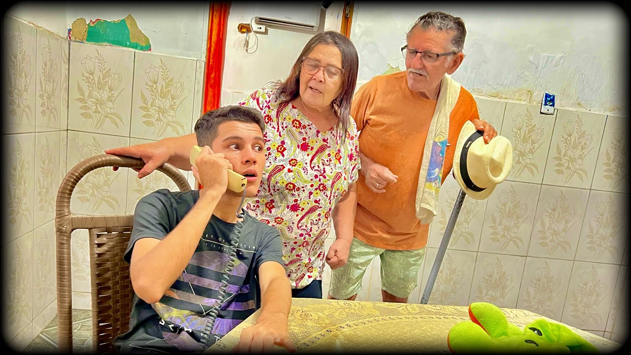 Tem Um Interfone Na Casa de ZÉ...#casal #piada #humor #comédia 😂😂