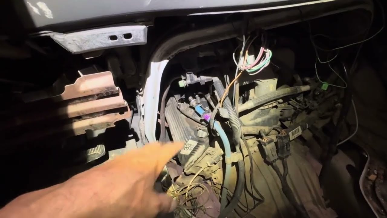 Ford Econoline Sin Potencia: ¡La Falla de Encendido que Escondía un Inyector Muerto! (P0172, P0300)