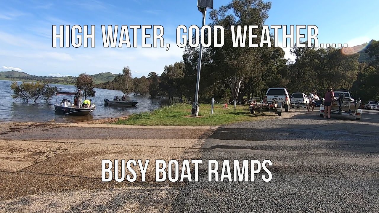 Busy boat ramps on the Mitta Arm of Lake Hume