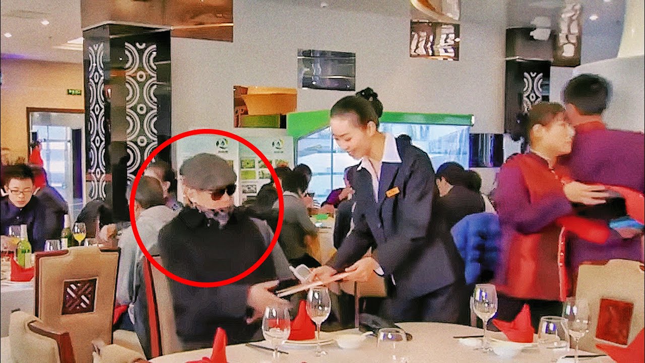 大老闆扮窮老頭去飯店，只有一位新服務員接待，瞬間被看上【团圆饭】