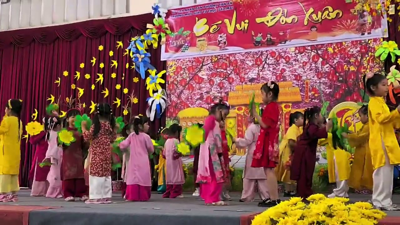 Mùa xuân của bé - Bé Mon