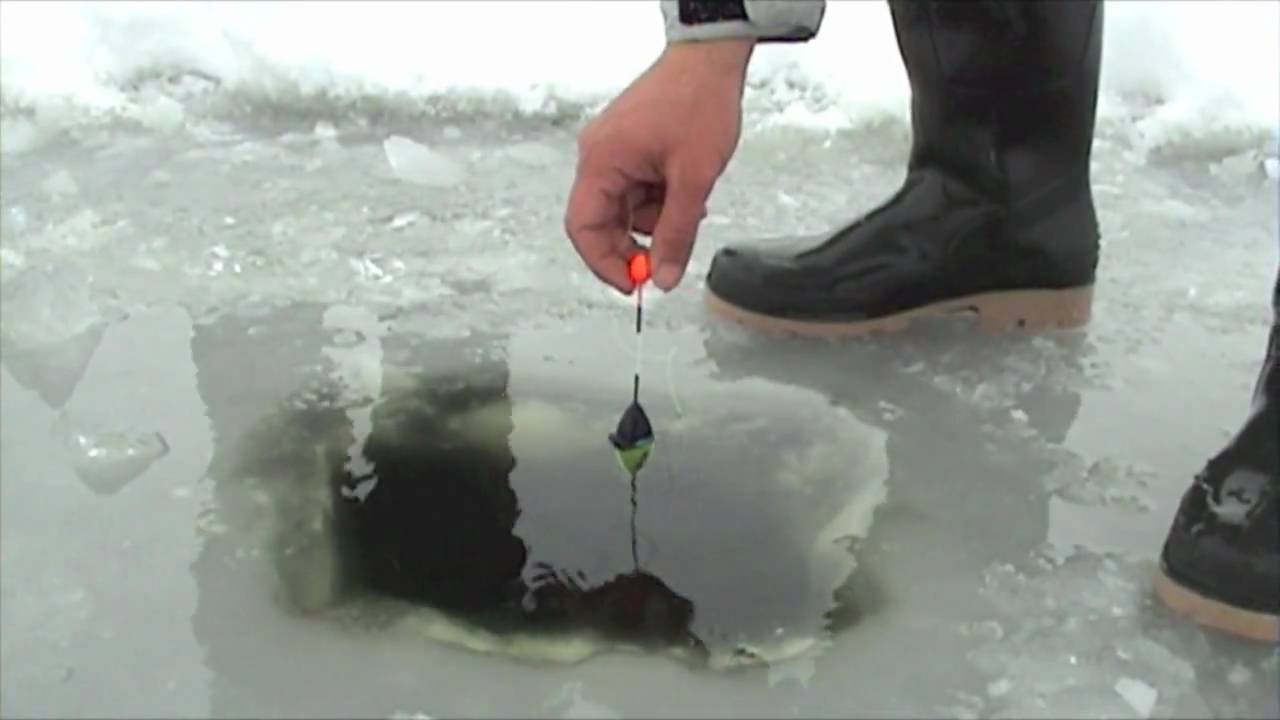 How to fish on ice - pike fishing on ice - a csuka l&eacute;khorg&aacute;szata