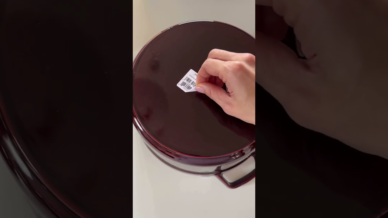 Unboxing a Staub Cocotte | KitchenShop.eu