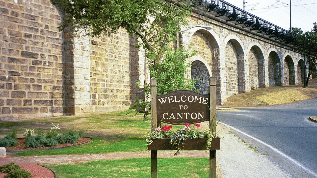 A Visit to Canton Massachusetts, Viaduct, Fubar Rock and a 300-Year-Old Cemetery