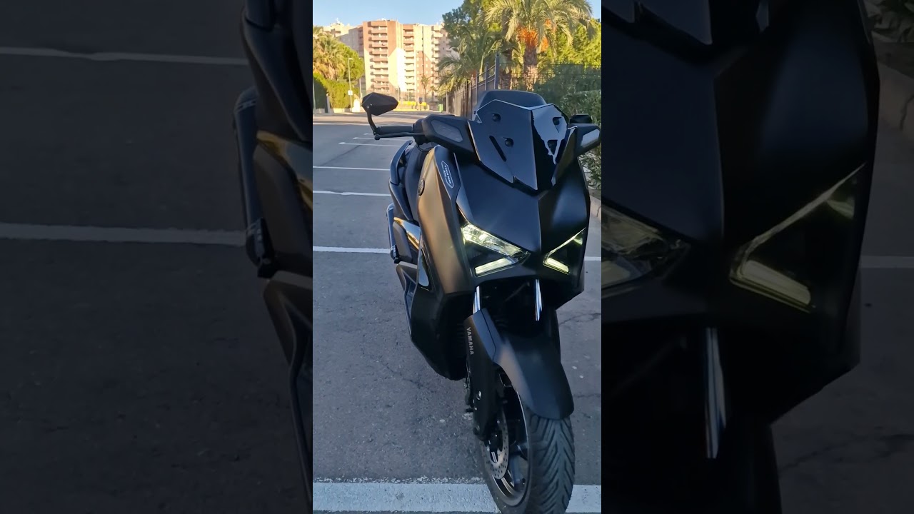 akrapovic Black.max300🖤🖤#xmax2023 #xmax300 #xmaxconnected #xmax250 #yamaha #akrapovic #exaust #xmax