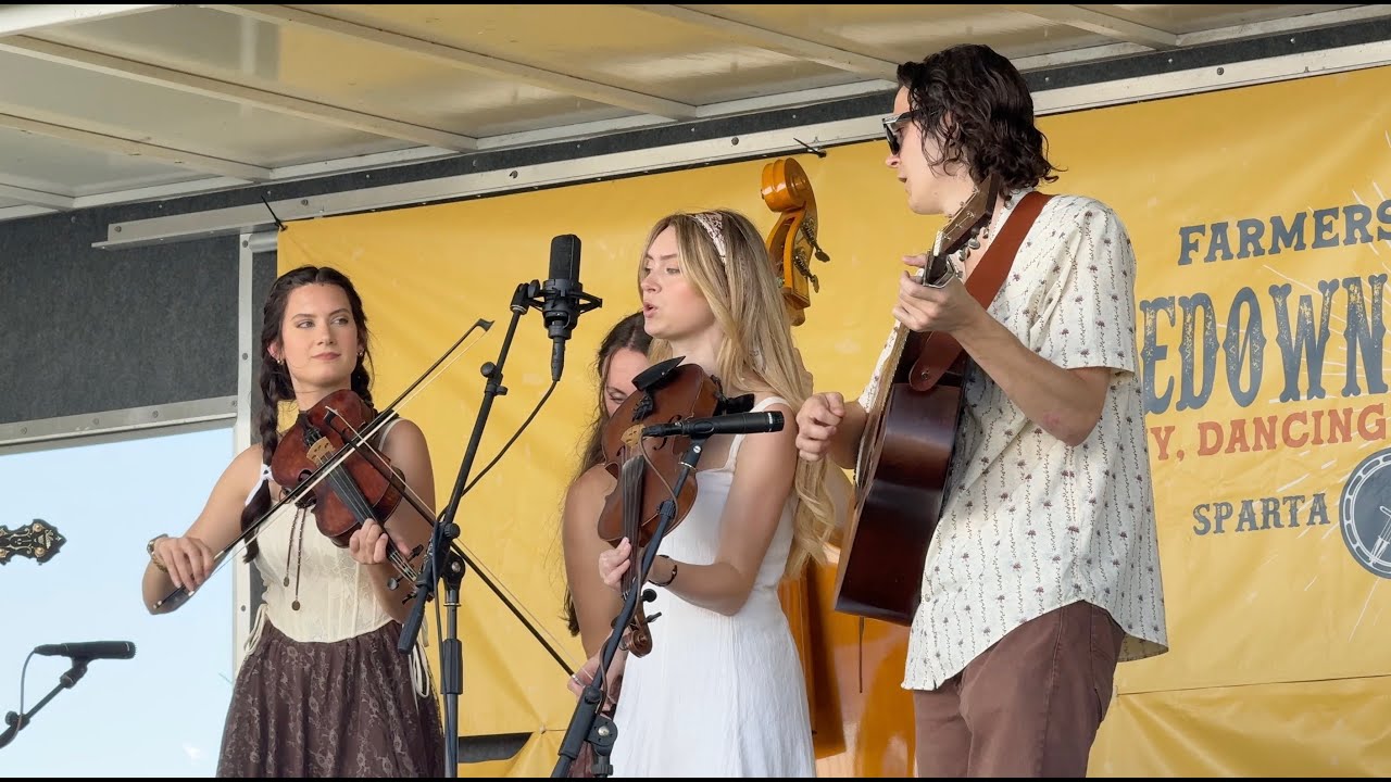 Chilly Winds - The Burnett Sisters Band at The Hoedown Throwdown Bluegrass Music Festival