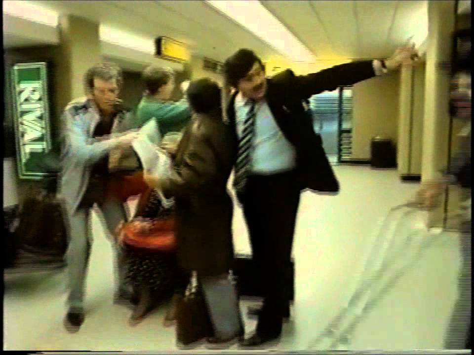 Hertz Two Ronnies Ad - Footballer