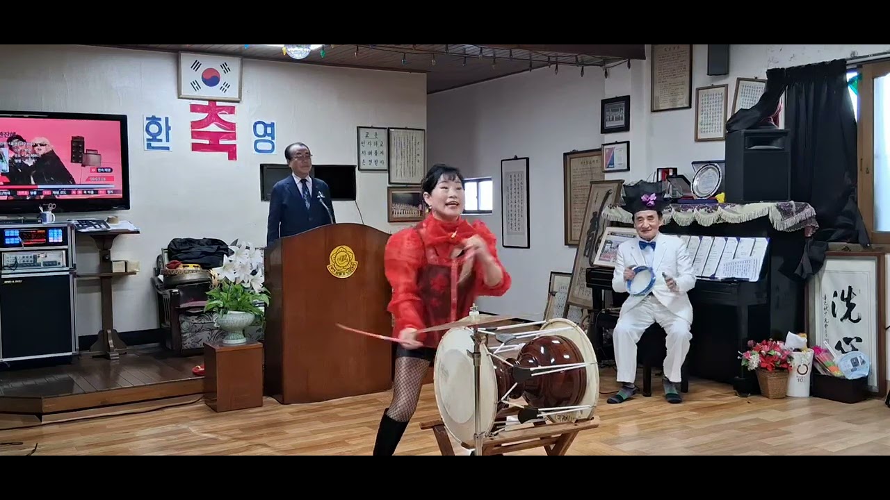 고고장구 김미경 (한잔해-박군)부산mbc 생방송/부라보-우리동네 톡톡Live 부산 범일5동 비둘기노인대학 TV녹화방송취재하였습니다(2026.2.13.금)
