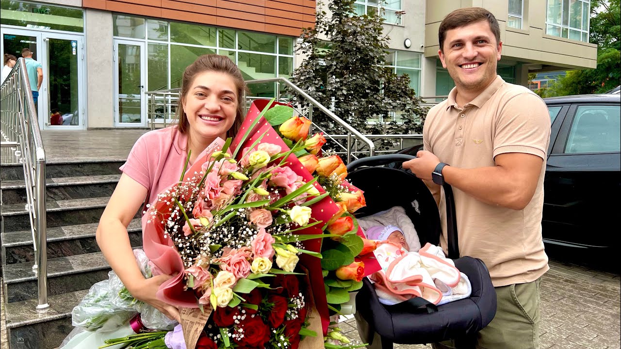 Reacția FAMILIEI 👨‍👨‍👧‍👦la Prima ÎNTÂLNIRE cu BEBELUȘA👧🏼🤱/ EXTERNAREA din MATERNITATE 🚑