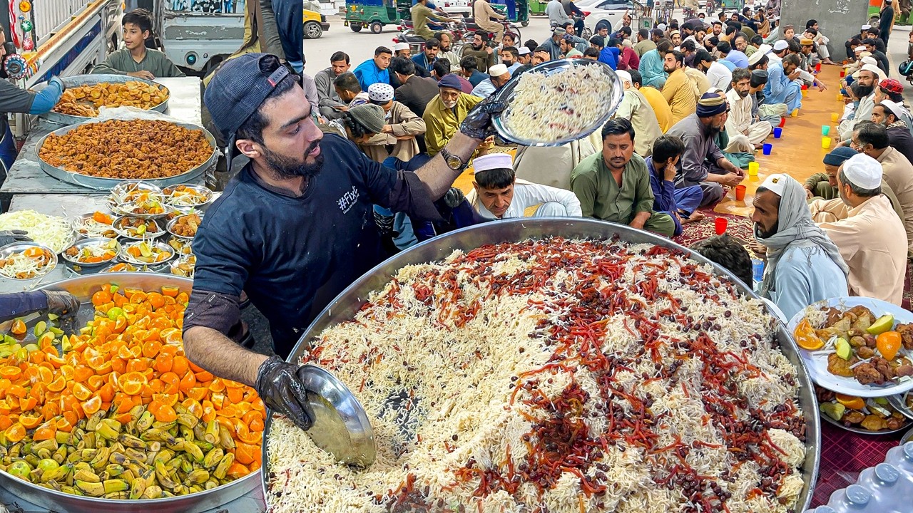 PAKISTAN’S GIANT IFTAR FEAST 😍 | 2000Kg BIRYANI & FREE IFTAR FOR POOR PEOPLE | STREET FOOD PAKISTAN