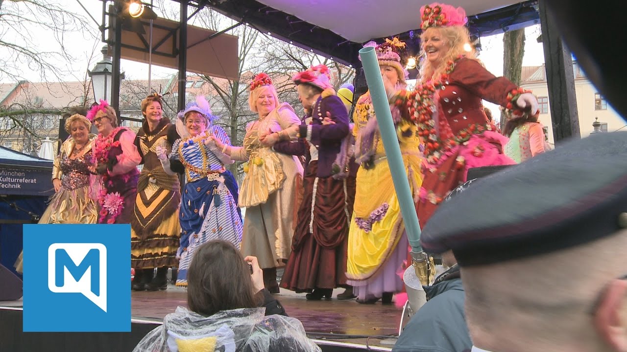 Fasching in M&uuml;nchen: Marktweiber tanzen bei Eisregen