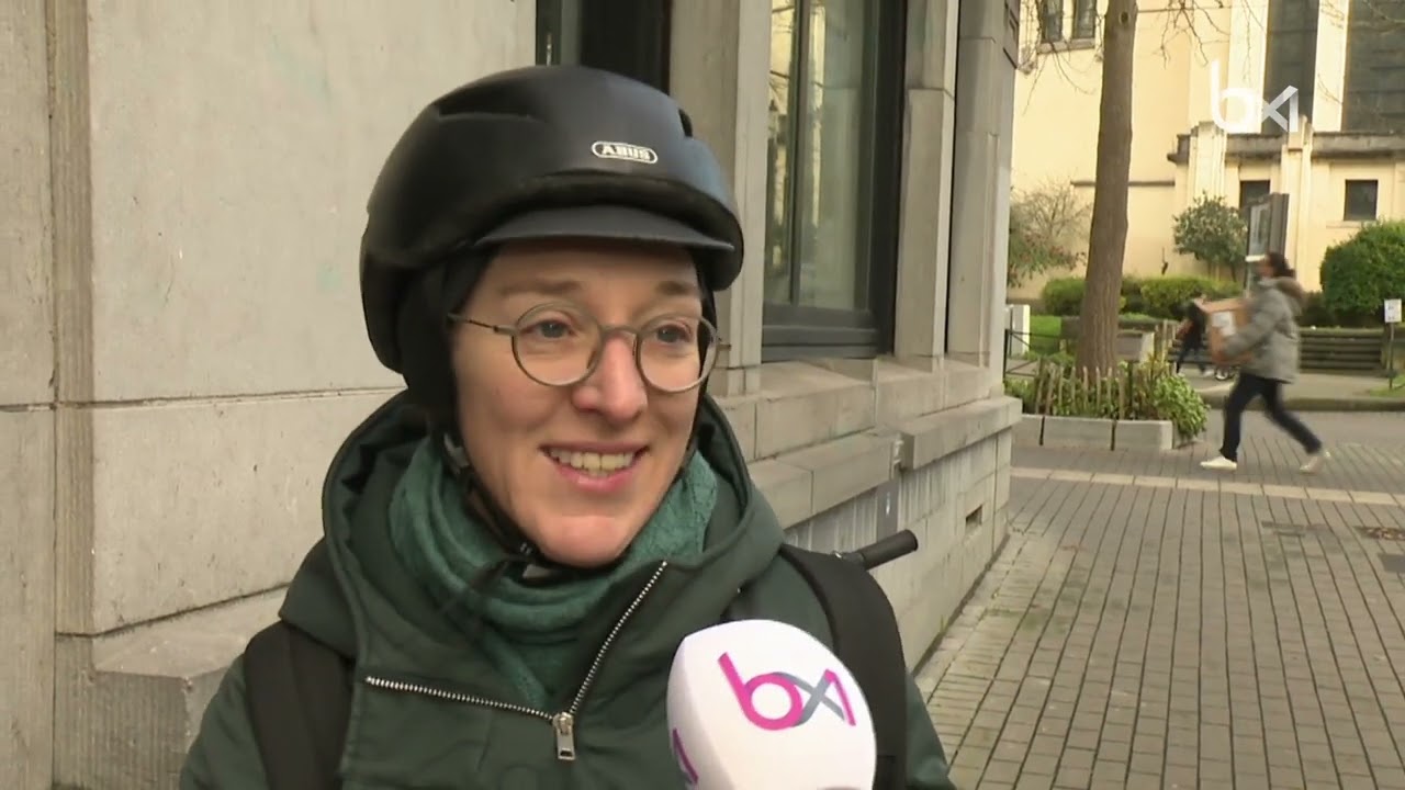 Sacs oranges : la sensibilisation continue, Bruxelles-Propreté fait du porte-à-porte