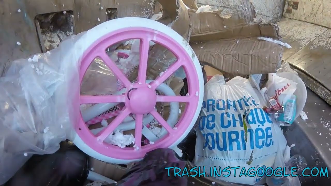 Smelly Trash Bags Meet the Crusher - Garbage Truck in Action