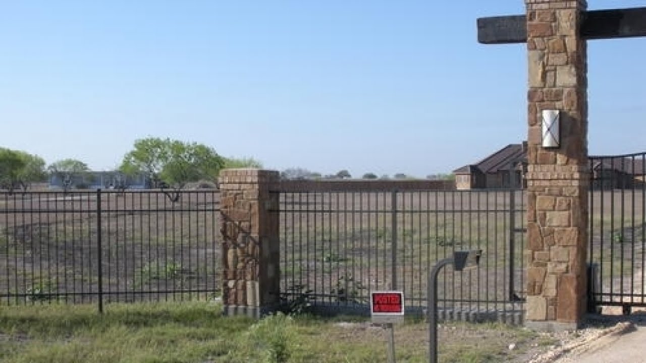 Ranch Gate Contractor in South Texas  | D&C Fence Co. | (361) 289-8277