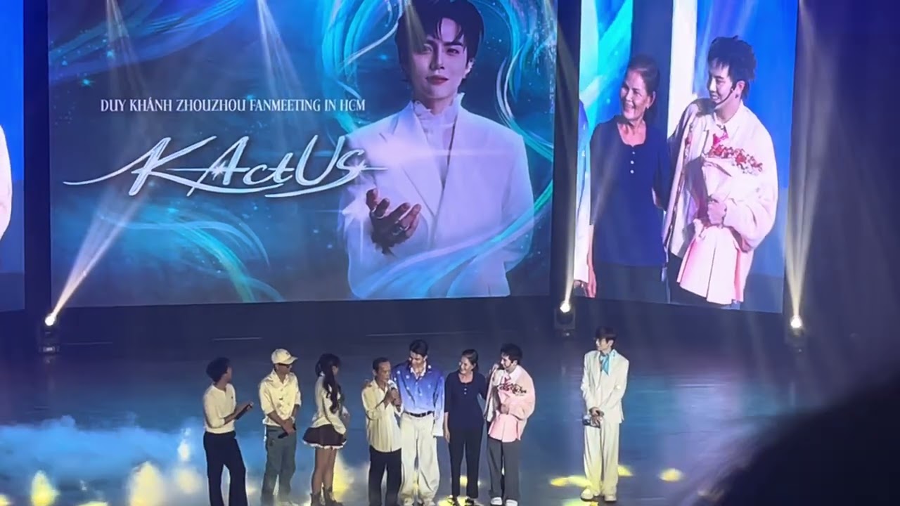 Gia đình Haha và chú thím Chín tại Fanmeeting của Duy Khánh ở TPHCM 