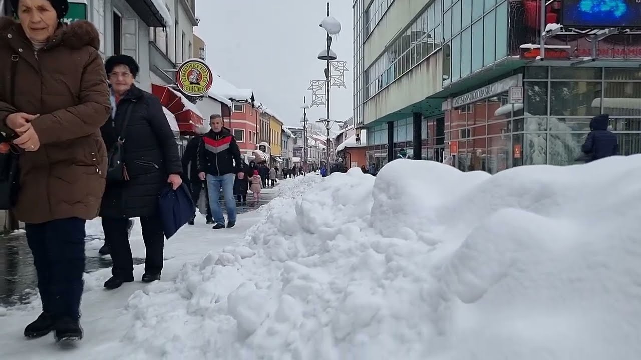 Sramno - nikad gore (ne)očišćeni snijeg u Zenici
