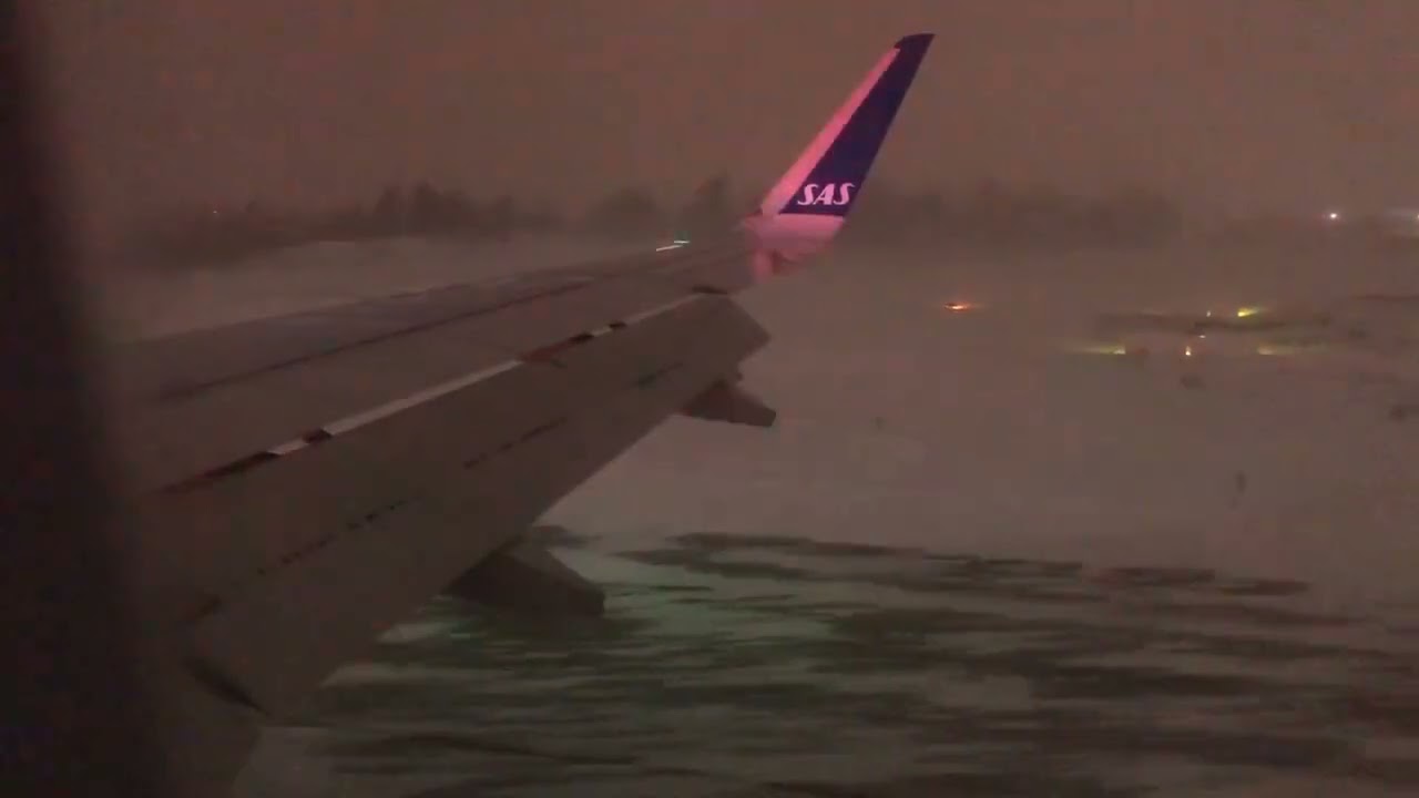EXTREME SNOWSTORM Landing @ Trondheim Norway (SAS Airlines, Airbus A320neo)