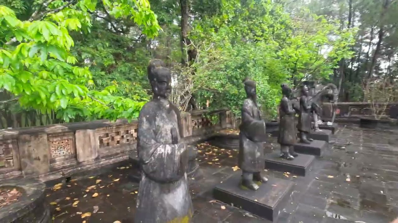 THAM QUAN LĂNG VUA ĐỒNG KHÁNH