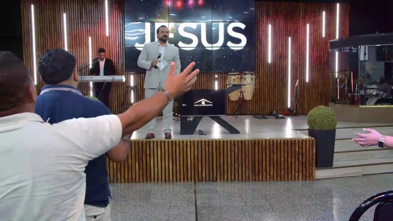 Conectados juntos a los pies de Jesús