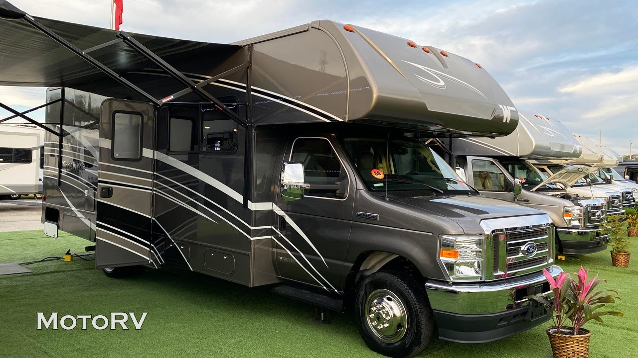 2021 Winnebago Minnie Winnie 26T Class C Motorhome on Ford E-450 Super Duty Chassis