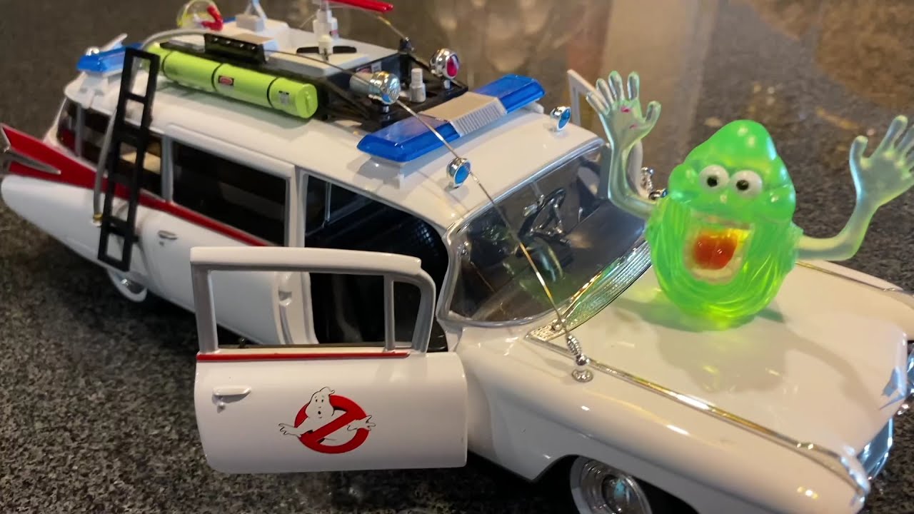 Unboxing - Cadillac Ambulance 1959 Ghostbuster ECTO 1 1:18 - Auto World