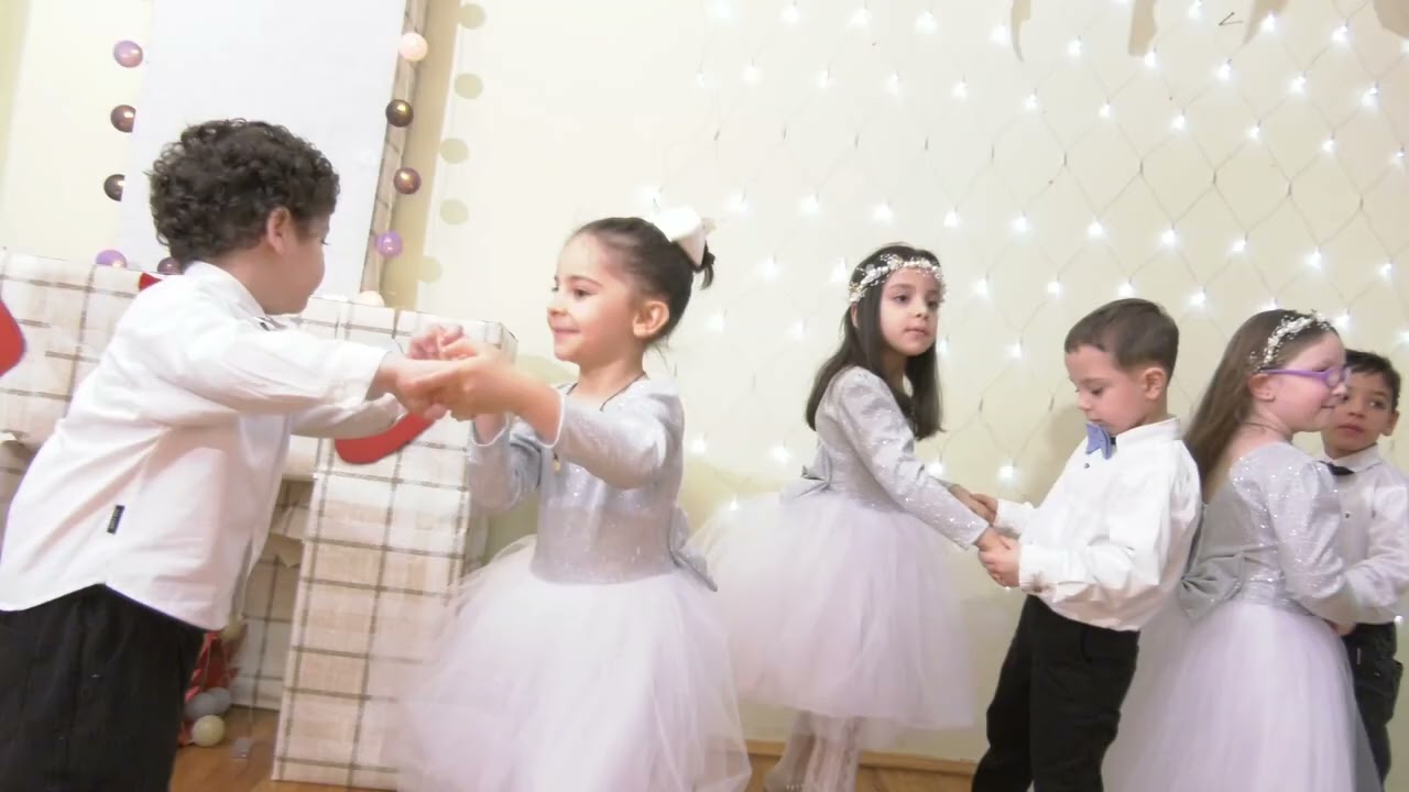 ჭიათურის N 5 საბავშო ბაღის 5 6 წლიანი ჯგუფი საახალწლო კარნავალი აღმზრდელი თამარ მოსიაშვილი