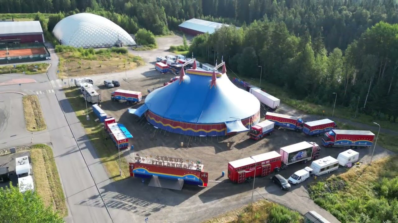Vuosi 2025 paketissa kuvina