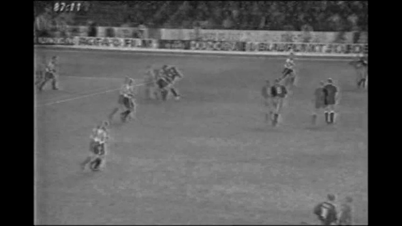 Glyn Hodges making Savo Milosevic look a fool