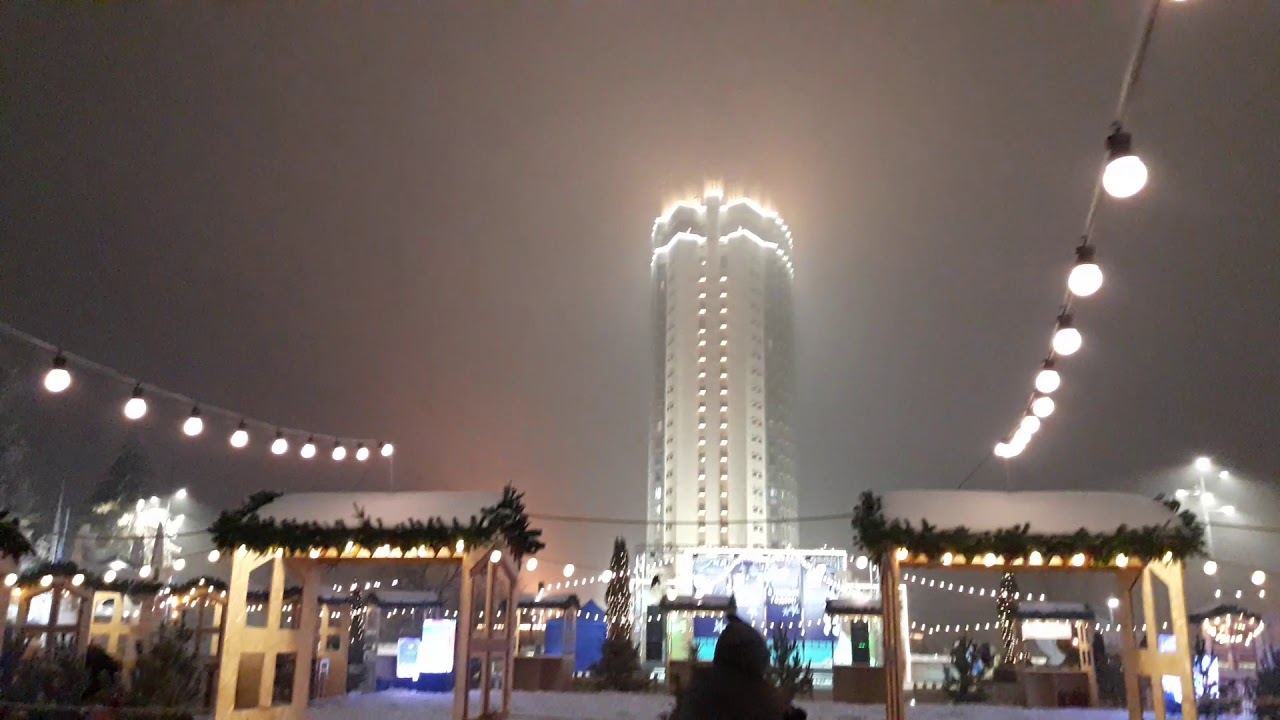 Алматы, На площади перед Дворцом Республики  Предновогодние торжества  26 12 18