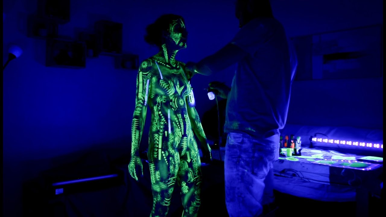 Cybernetic Glow: Live UV Bodypaint on a Beautiful Woman