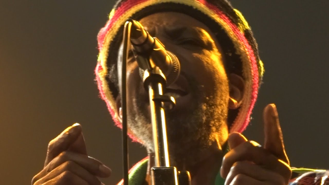 Capital Letters - How Far - Live in France @ Canal 93 03.04.15
