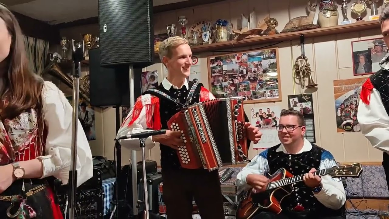 Ansambel Gregorja Kobala - Vračam se domov (Ansambel Franca Miheliča)