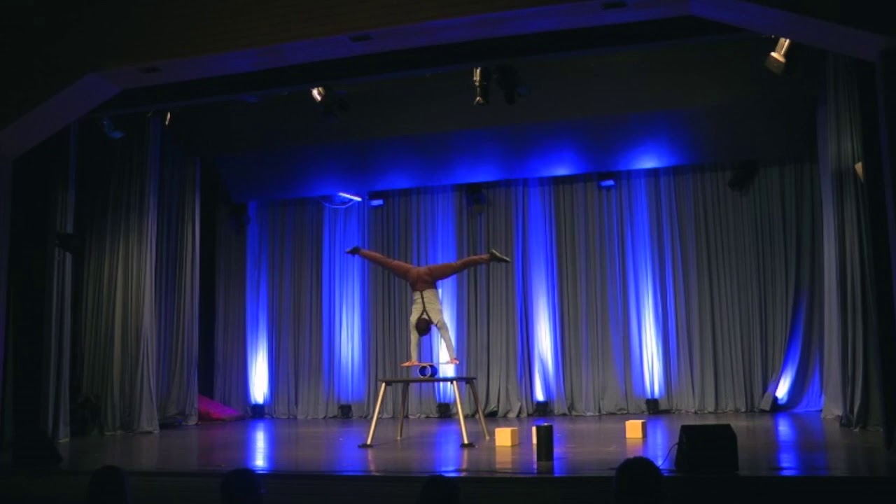 Rola Bola Hand Stand Act j11RB180414