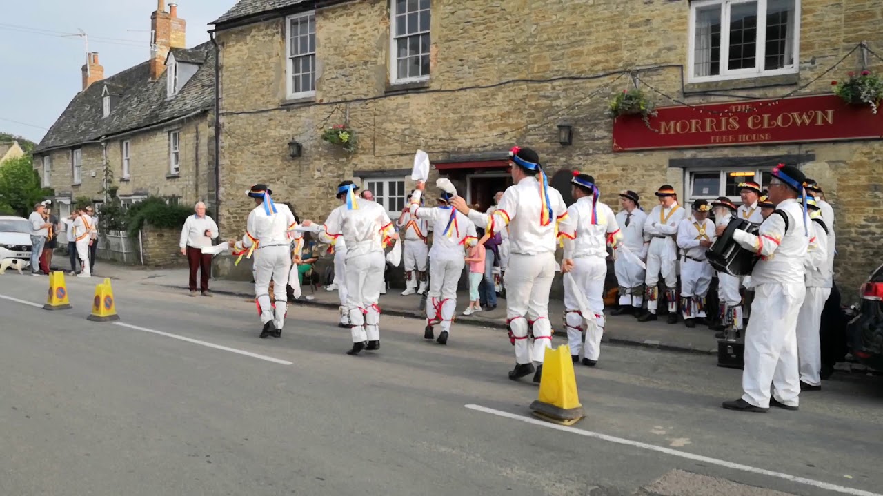 Traditional Bampton Morris Dancers - The Quaker